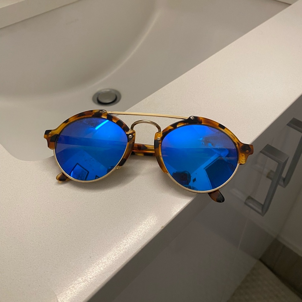 Illesteva Milan 2 sunglasses with tortoise frame and blue lens